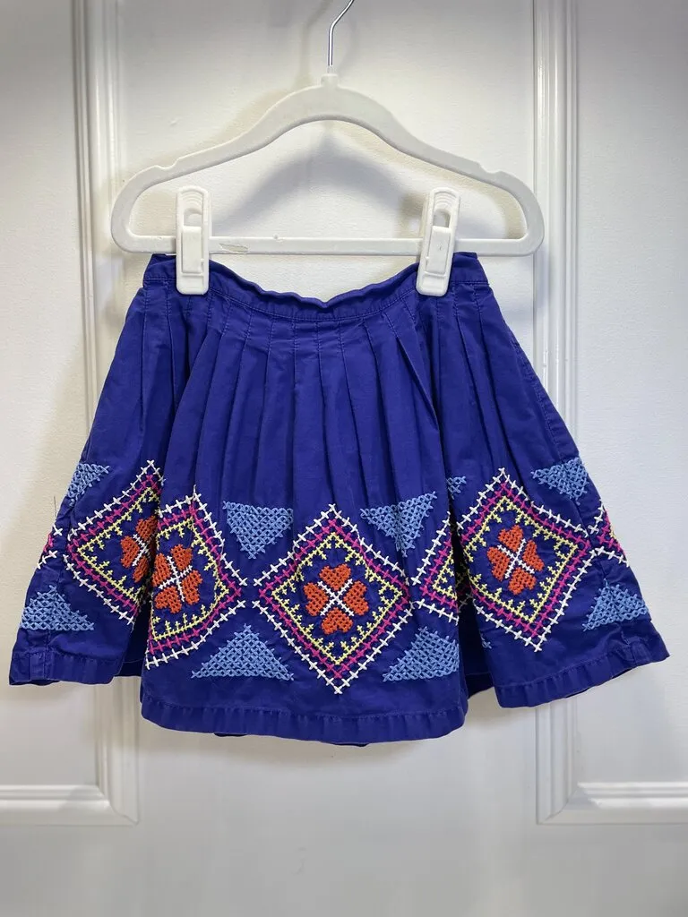 (4-5) Skirt w/Embroidered Details